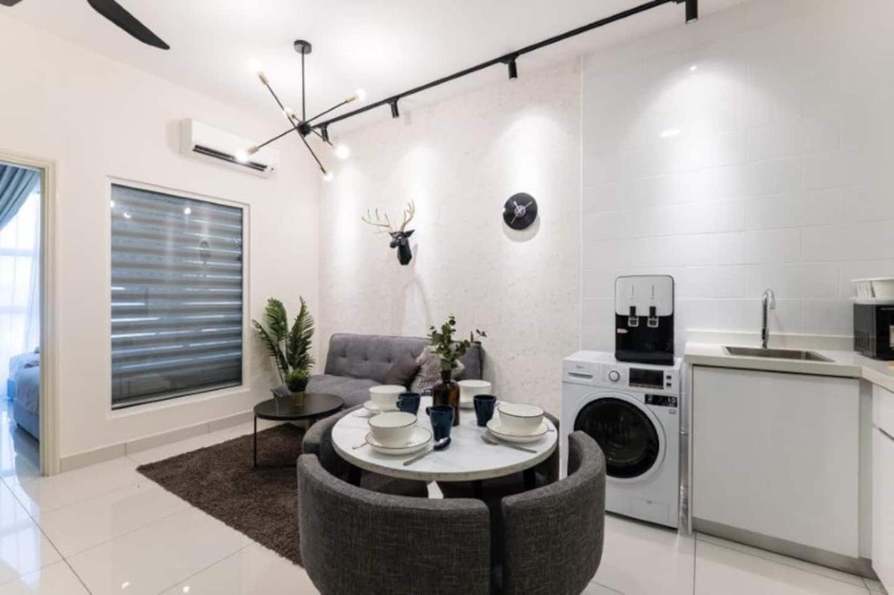 クアラルンプールArte Mont Kiara 3Pax Jacuzzi Pool Gym Near Mitec Matradeアパートメント エクステリア 写真