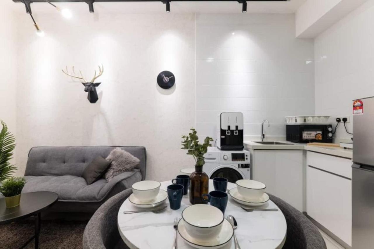 クアラルンプールArte Mont Kiara 3Pax Jacuzzi Pool Gym Near Mitec Matradeアパートメント エクステリア 写真