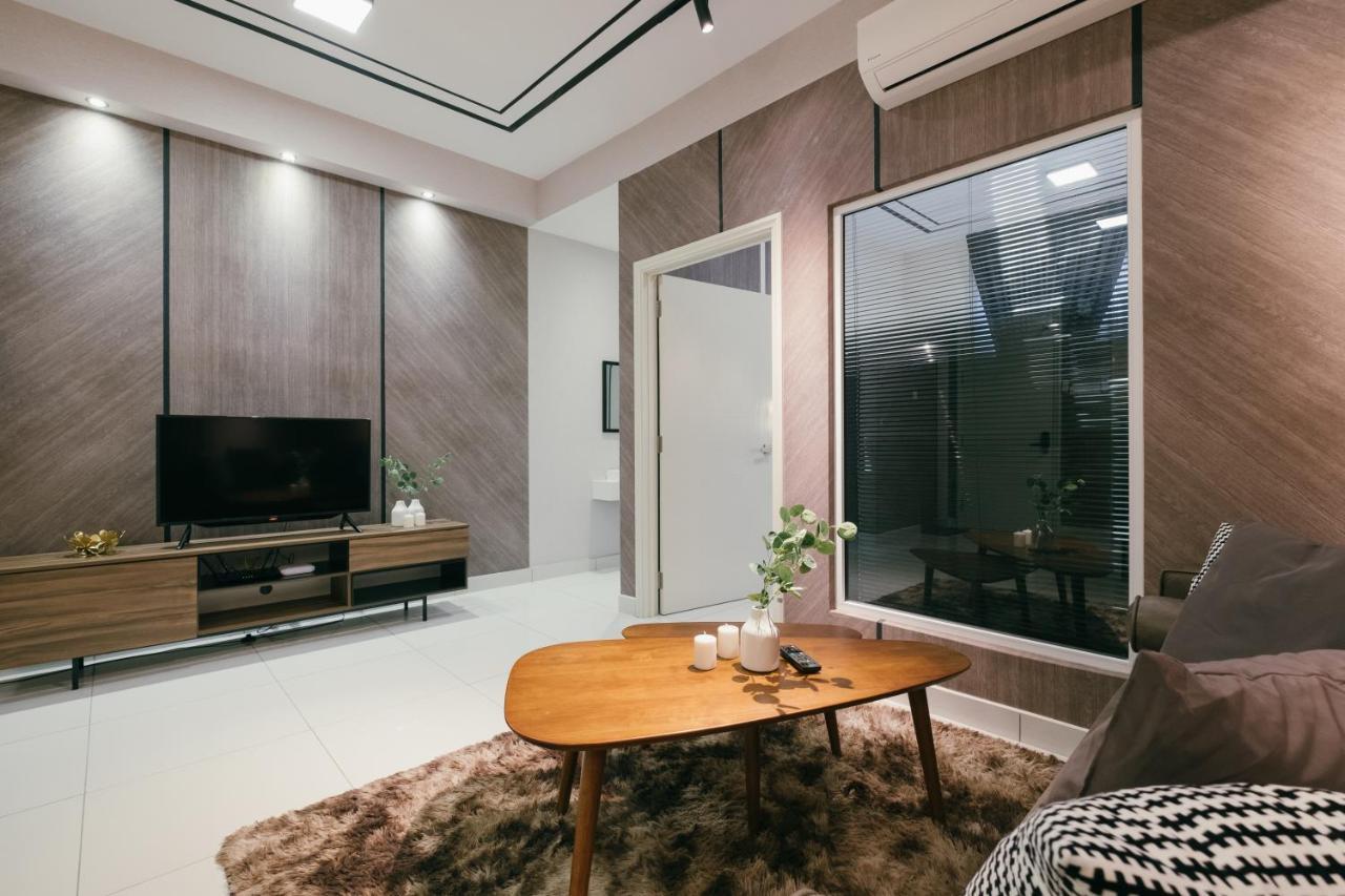 クアラルンプールArte Mont Kiara 3Pax Jacuzzi Pool Gym Near Mitec Matradeアパートメント エクステリア 写真